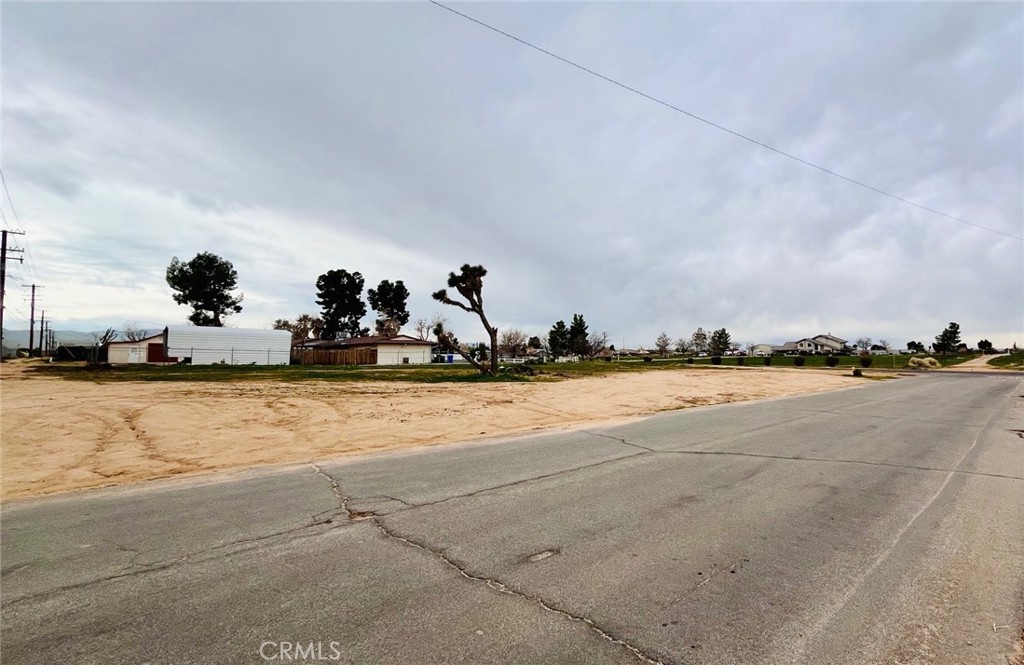 43431107 Kiowa Road Apple Valley, CA 92308 - Photo 12 of 16 a view of a lake