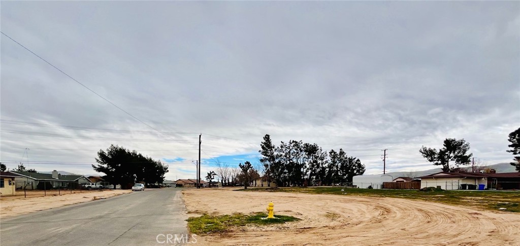 43431107 Kiowa Road Apple Valley, CA 92308 - Photo 13 of 16 a view of a house with a snow in the background