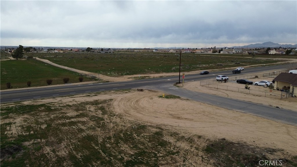 43431107 Kiowa Road Apple Valley, CA 92308 - Photo 9 of 16 a view of a terrace view