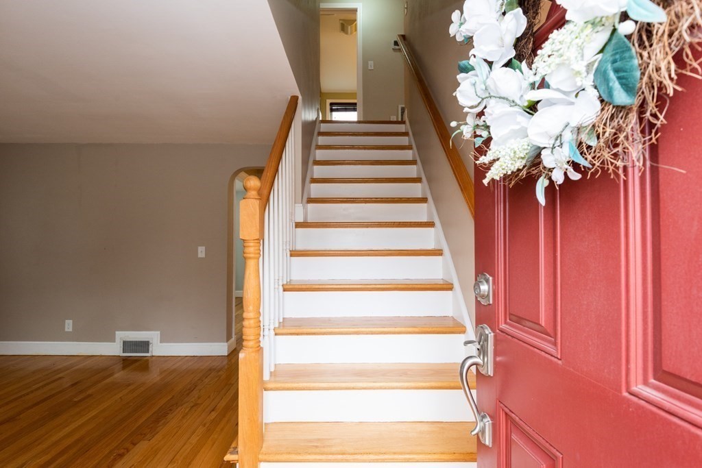 50 Redfield Road Wakefield, MA 01880 - Photo 4 of 34 Gallery Image 4