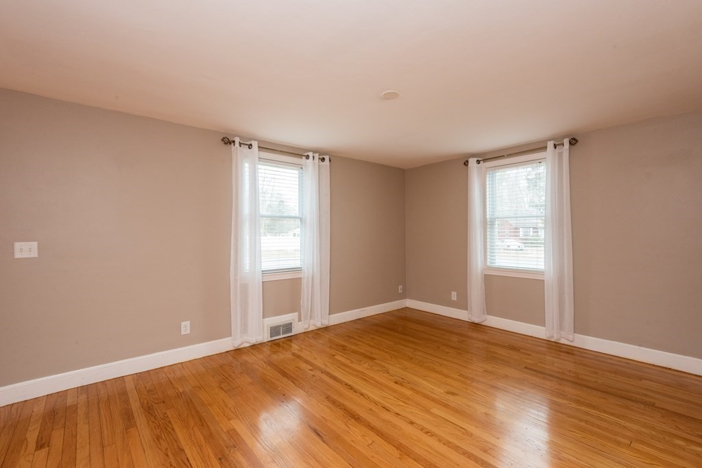 50 Redfield Road Wakefield, MA 01880 - Photo 6 of 34 Gallery Image 6
