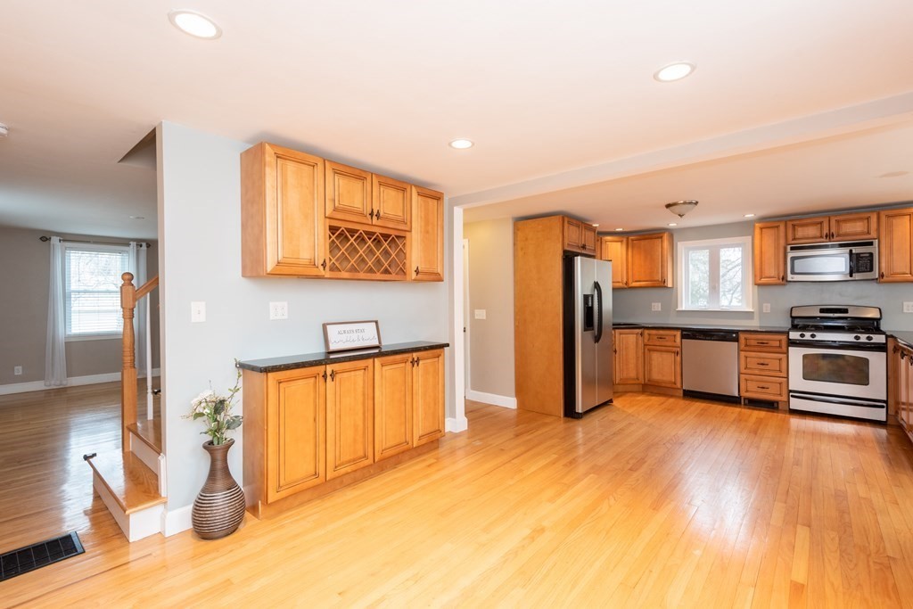 50 Redfield Road Wakefield, MA 01880 - Photo 8 of 34 Gallery Image 8