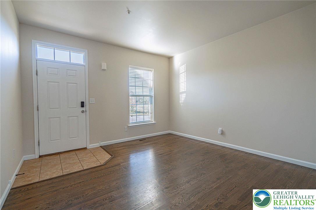 241 Snapdragon Way Allentown, PA 18104 - Photo 4 of 28