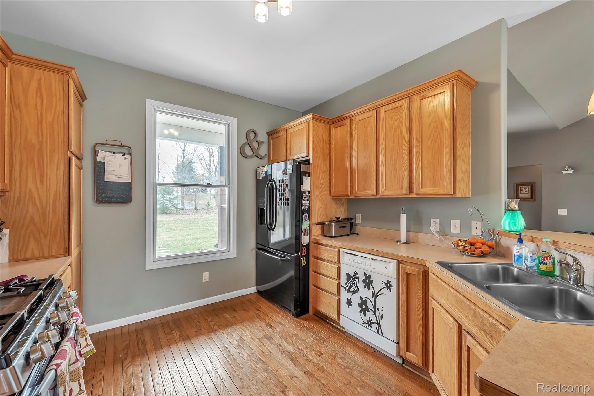 5424 Vines Road Howell, MI 48843 - Photo 11 of 35 12_5424VinesRdWindowStillRealEstatePhotography12_mls.jpg