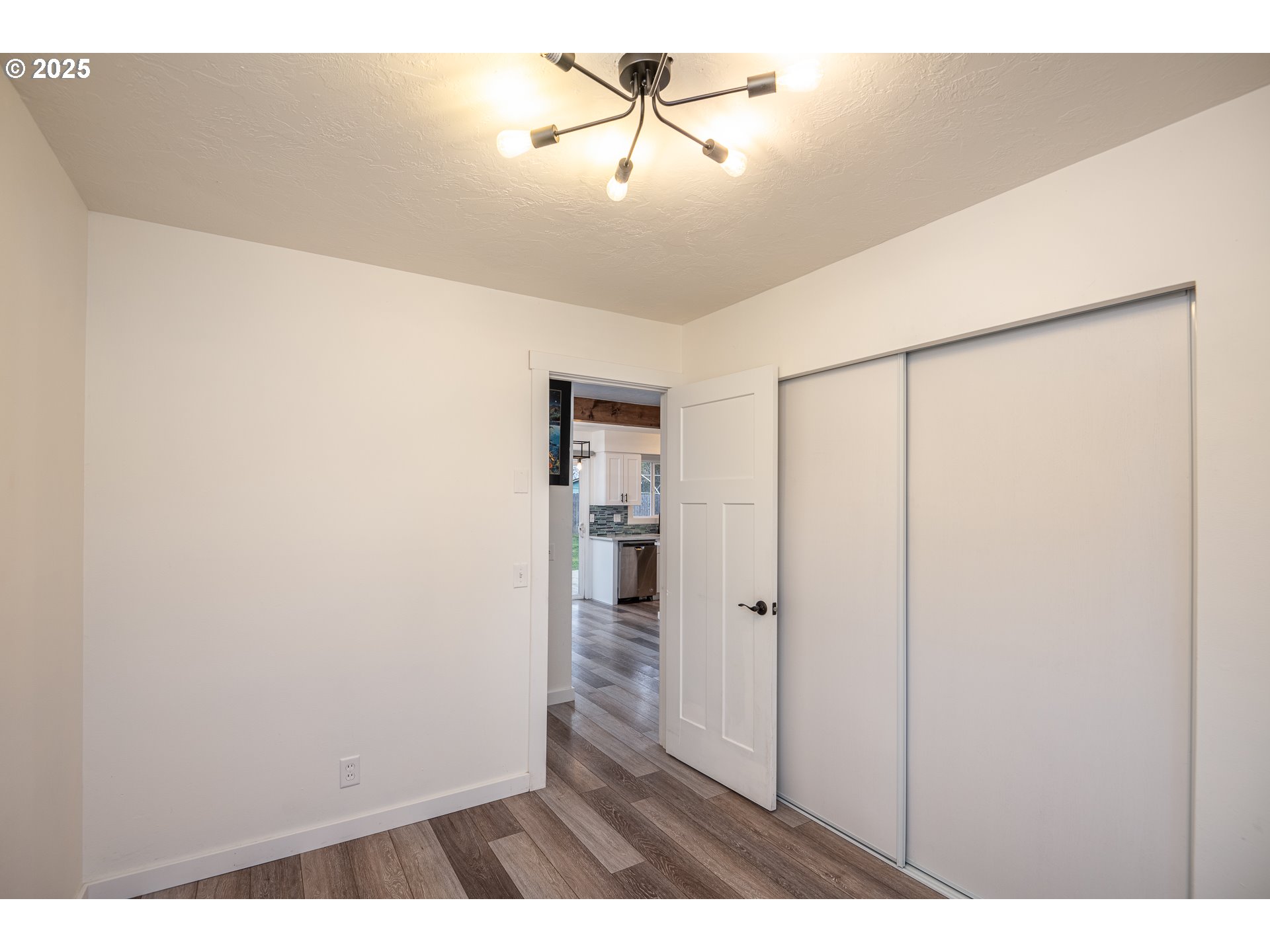860 Maxwell Road Eugene, OR 97404 - Photo 12 of 30 Gallery Image 12