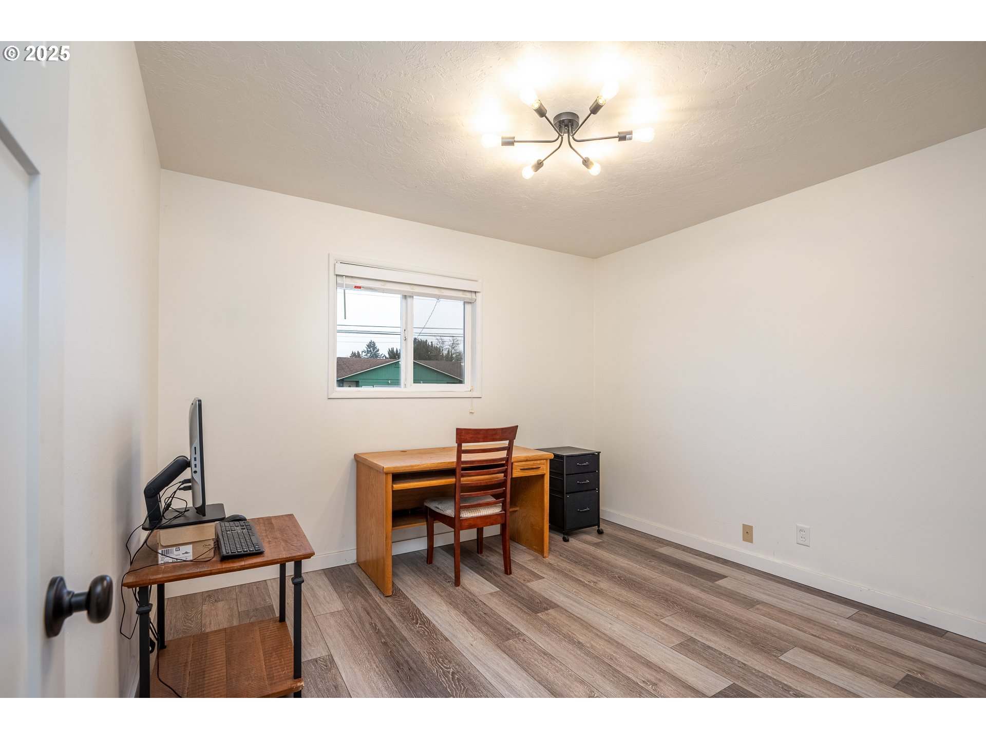 860 Maxwell Road Eugene, OR 97404 - Photo 16 of 30 Gallery Image 16