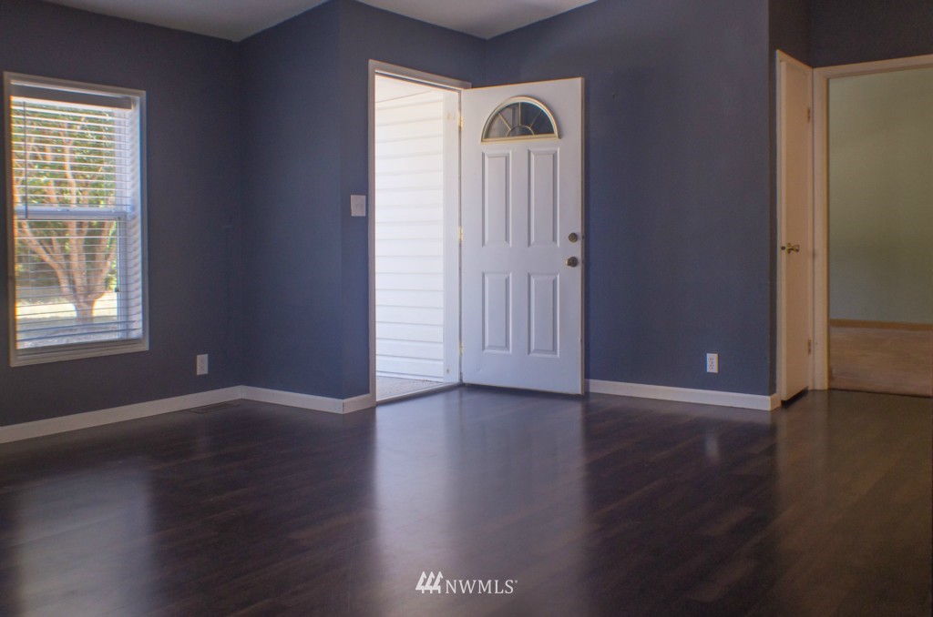 13091 Hadfield Road Southeast Olalla, WA 98359 - Photo 11 of 20 Gallery Image 11