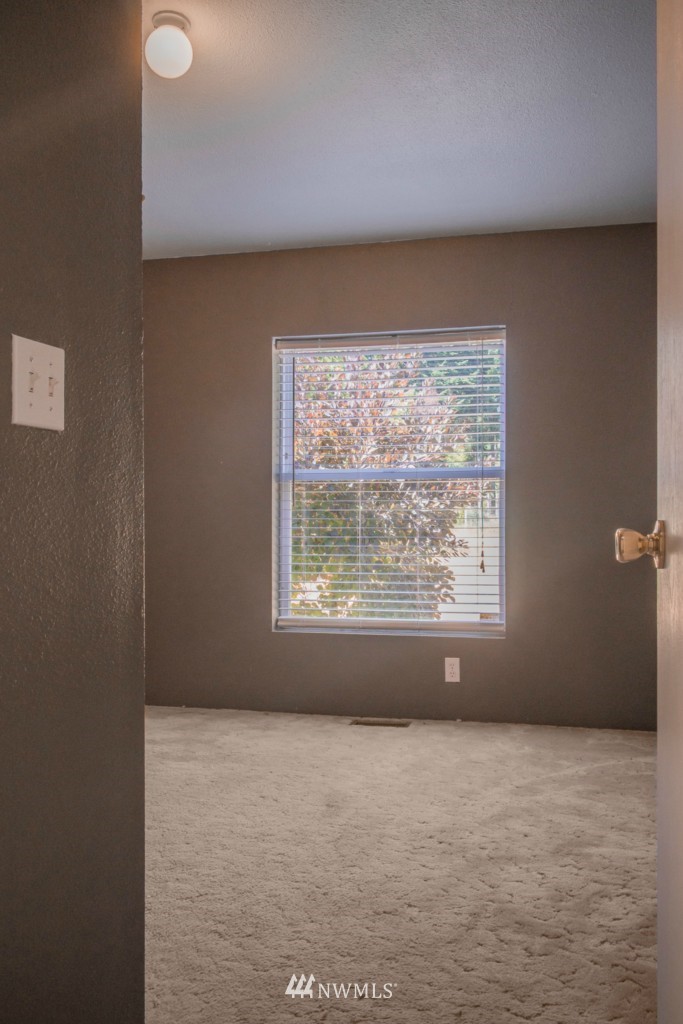 13091 Hadfield Road Southeast Olalla, WA 98359 - Photo 13 of 20 Gallery Image 13