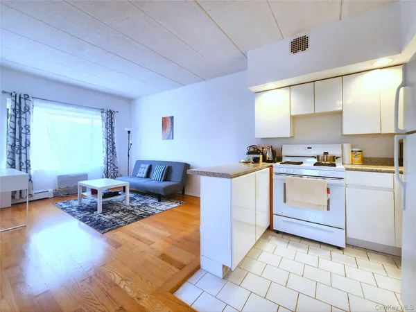 $2,100 | 149-15 Barclay Avenue, Unit 3A | Murray Hill - Flushing