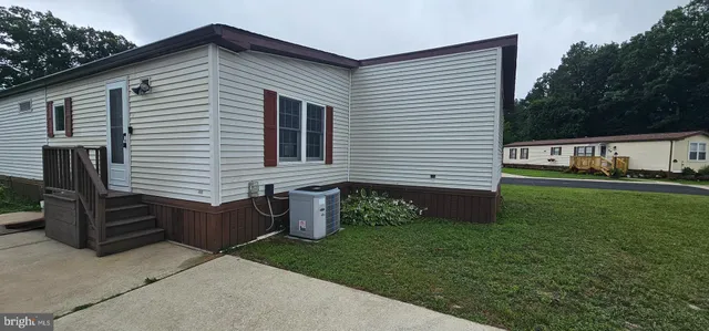 a view of house with backyard