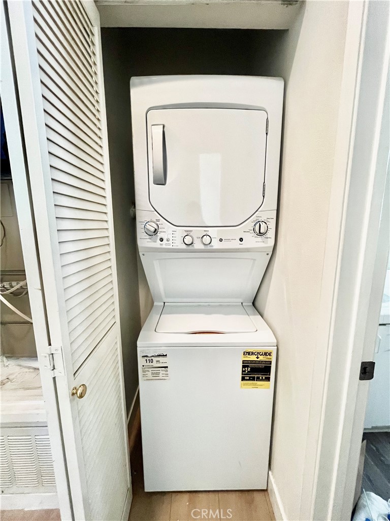 12211 Idaho Avenue, Unit 101 Los Angeles, CA 90025 - Photo 14 of 21 a utility room with dryer and washer