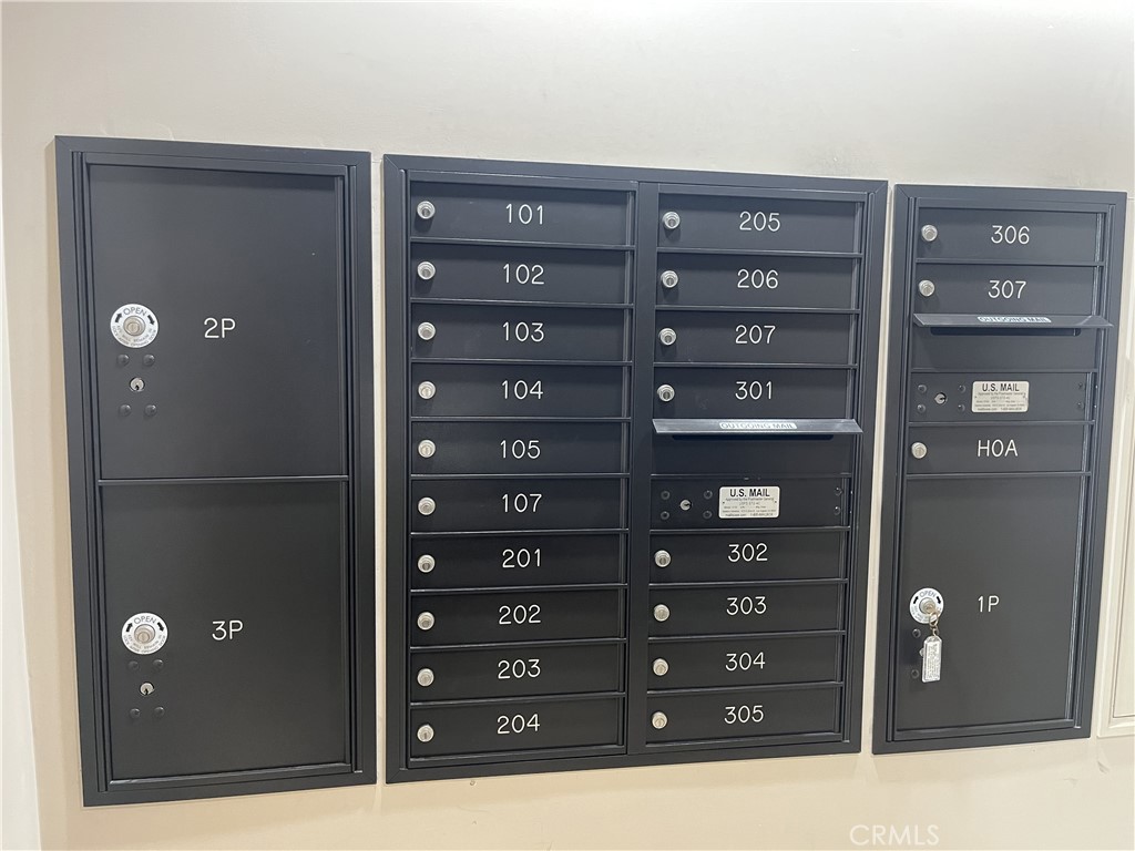 12211 Idaho Avenue, Unit 101 Los Angeles, CA 90025 - Photo 15 of 21 a view of cabinet with mirror and closet