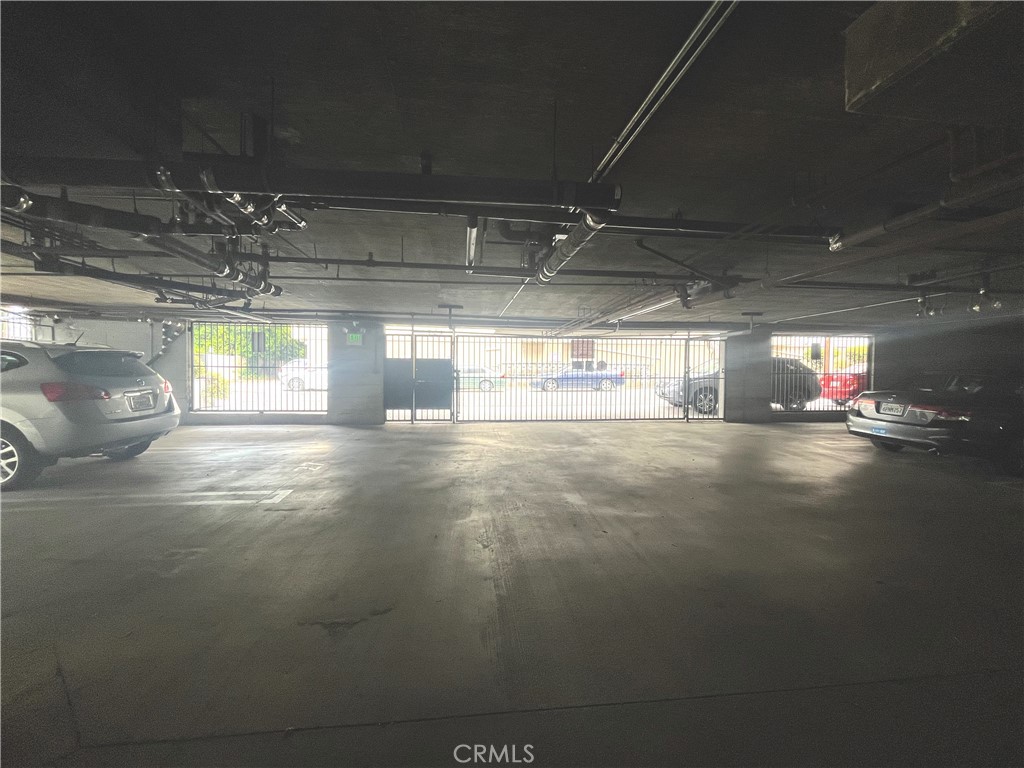 12211 Idaho Avenue, Unit 101 Los Angeles, CA 90025 - Photo 17 of 21 a view of parking area