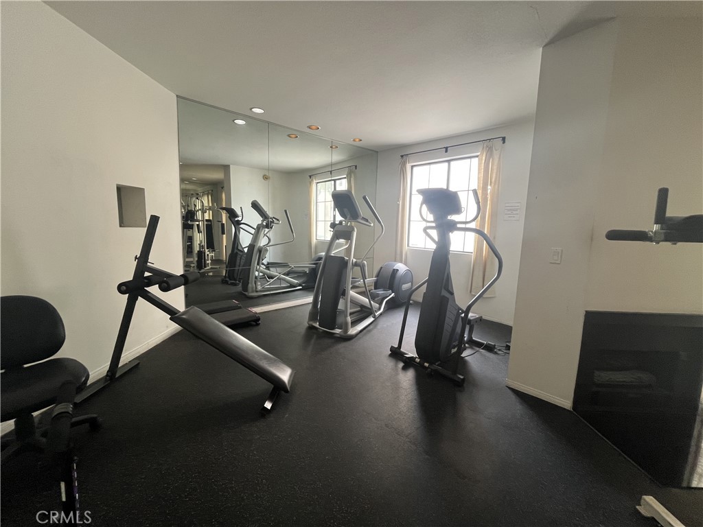 12211 Idaho Avenue, Unit 101 Los Angeles, CA 90025 - Photo 20 of 21 a view of a room with gym equipment