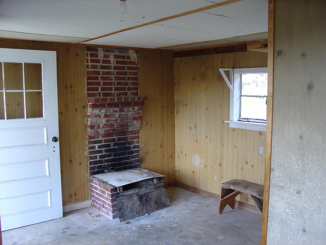 4463 Daugherty Road Salem, VA 24153 - Photo 13 of 18 a room that has a couch and a chair in it