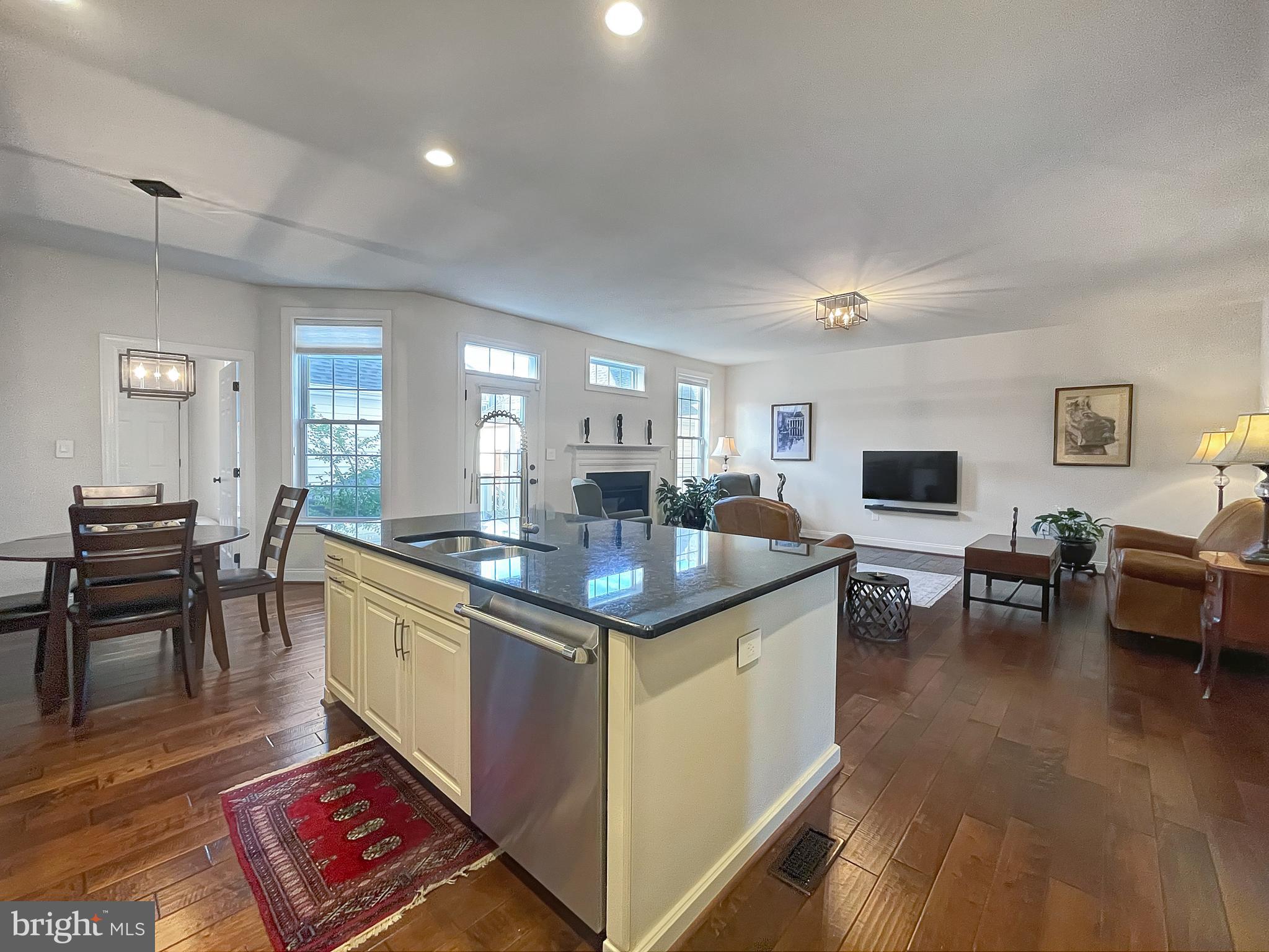 43080 Old Ryan Road Ashburn, VA 20148 - Photo 15 of 64 Oversized Island - breakfast bar