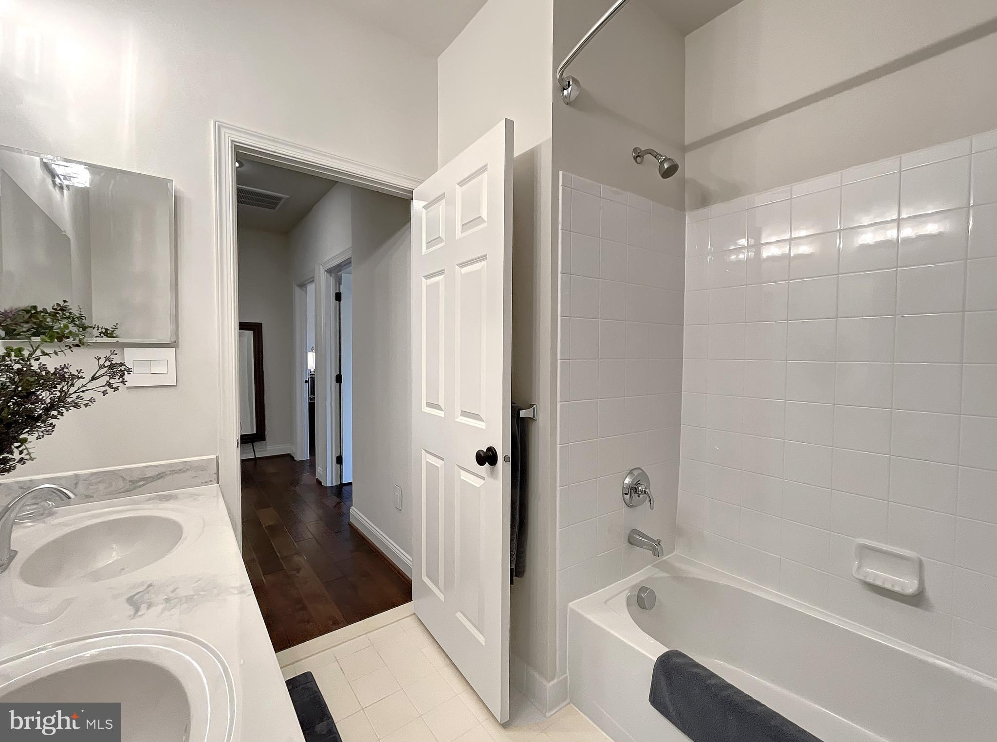 43080 Old Ryan Road Ashburn, VA 20148 - Photo 41 of 64 2nd Bathroom