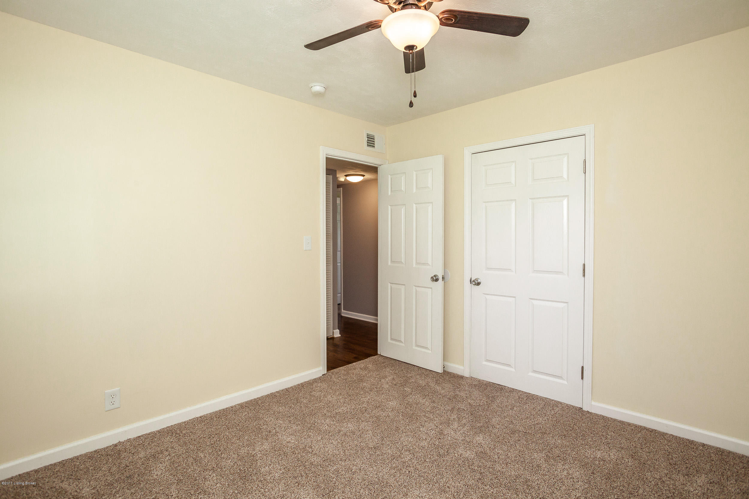 150 Meadowood Road Louisville, KY 40229 - Photo 16 of 25 150 Meadowood Rd-24