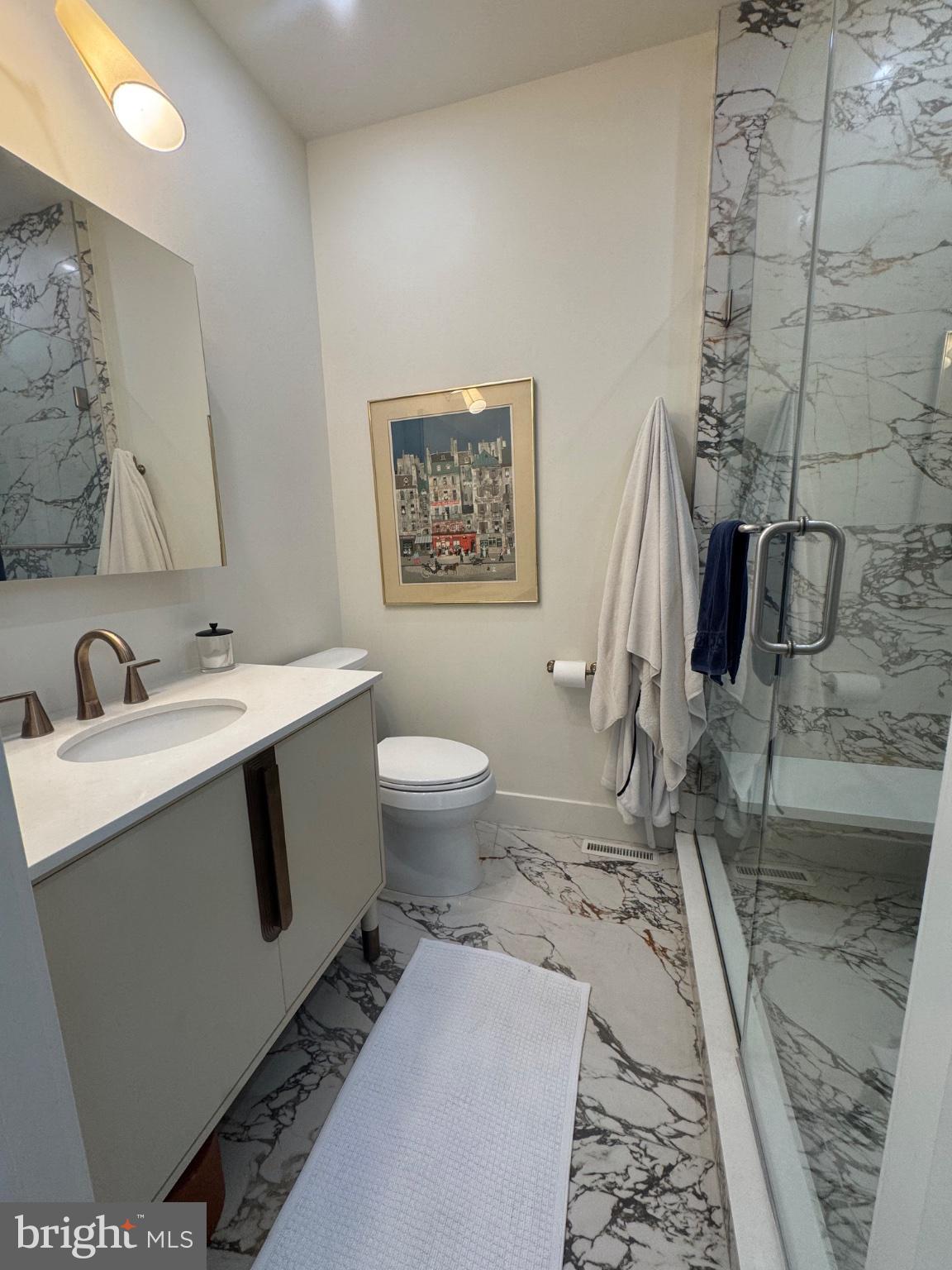 637 Spruce Street Philadelphia, PA 19106 - Photo 9 of 12 En-suite master bath.