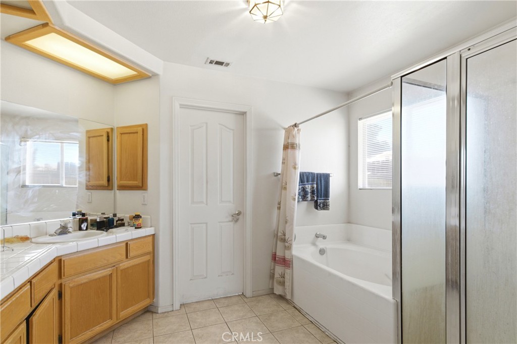16433 Pauhaska Road Apple Valley, CA 92307 - Photo 27 of 50 Main room Bathroom