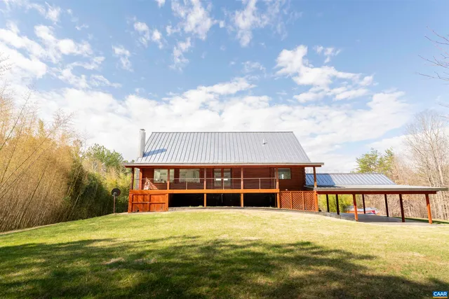 a view of a house with a backyard