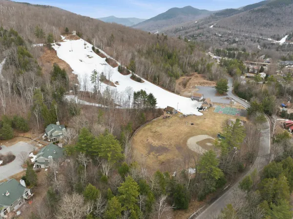 $635,000 | 10 Mountain Brook Circle, Unit 1, Lincoln, NH 03251
