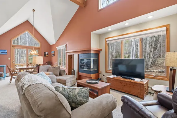 $635,000 | 10 Mountain Brook Circle, Unit 1, Lincoln, NH 03251