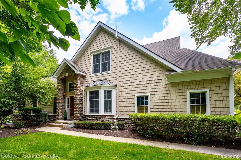 24876 Reeds Pointe Drive Novi, MI 48374 - Photo 2 of 40