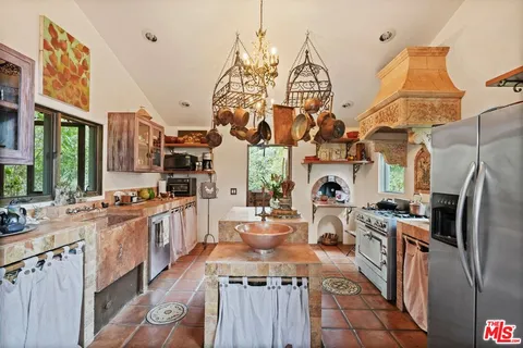 $1,999,000 | 754 Basin Drive, Topanga, CA 90290