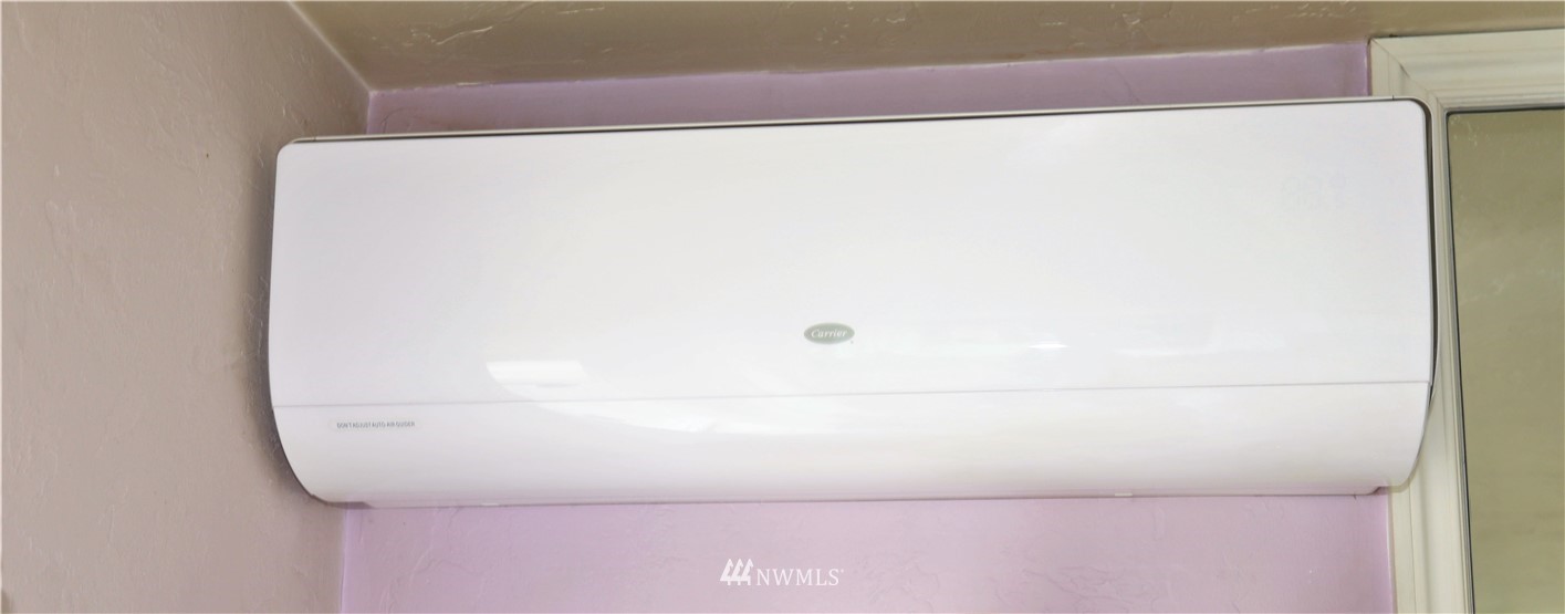11204 Southeast Petrovitsky Road Renton, WA 98055 - Photo 23 of 37 a close up of a mirror