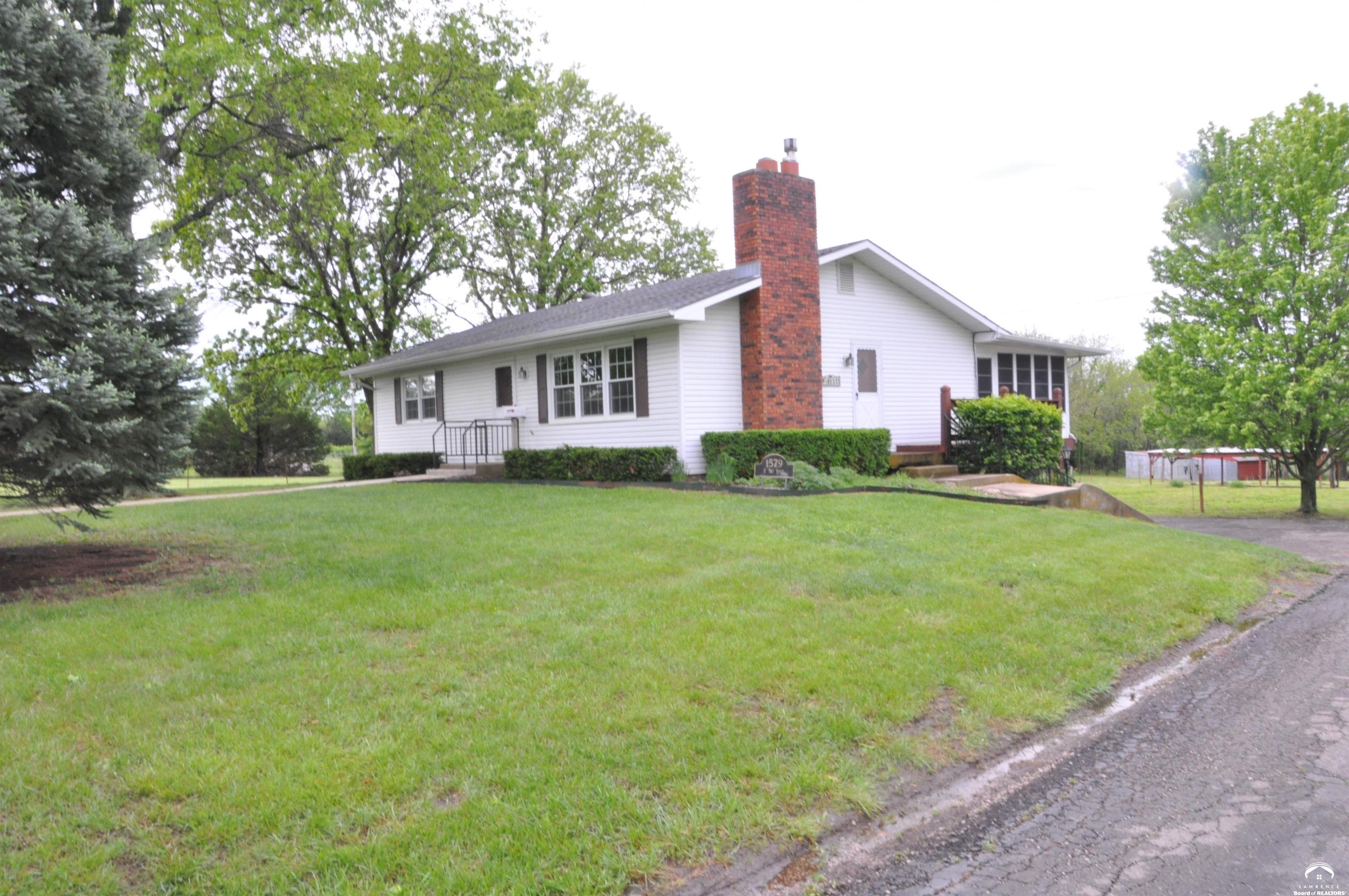 1579 East 767 Road Lawrence, KS 66049 - Photo 3 of 16