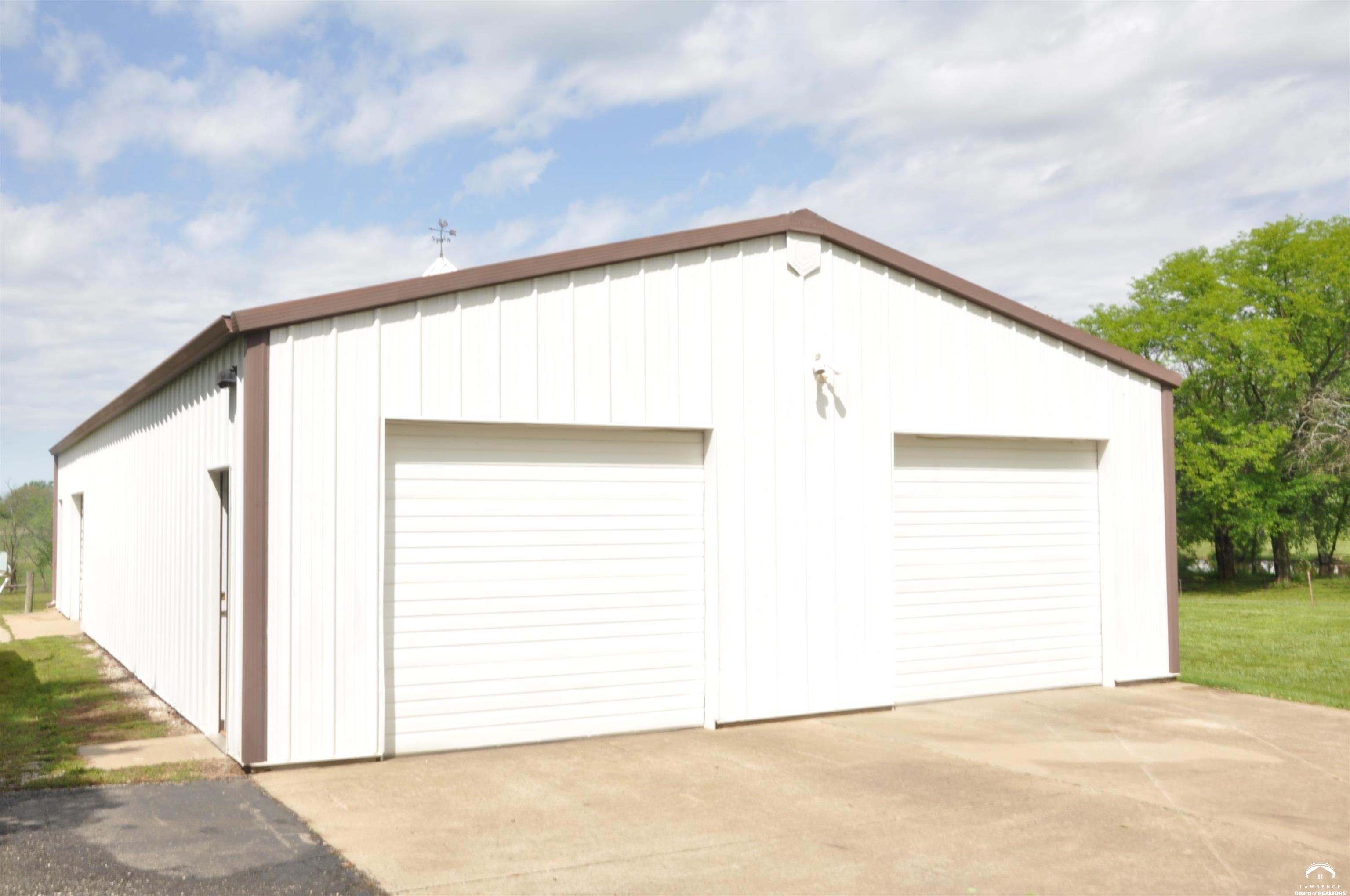 1579 East 767 Road Lawrence, KS 66049 - Photo 9 of 16