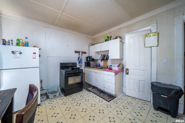 $107,000 | 609 West Armstrong Avenue, Peoria, IL 61606