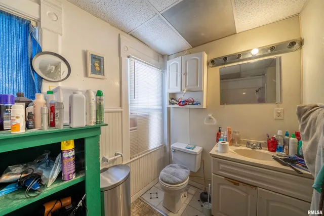 $107,000 | 609 West Armstrong Avenue, Peoria, IL 61606