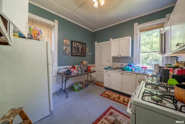 $107,000 | 609 West Armstrong Avenue, Peoria, IL 61606