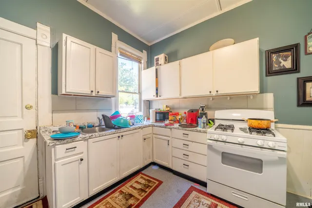 $107,000 | 609 West Armstrong Avenue, Peoria, IL 61606