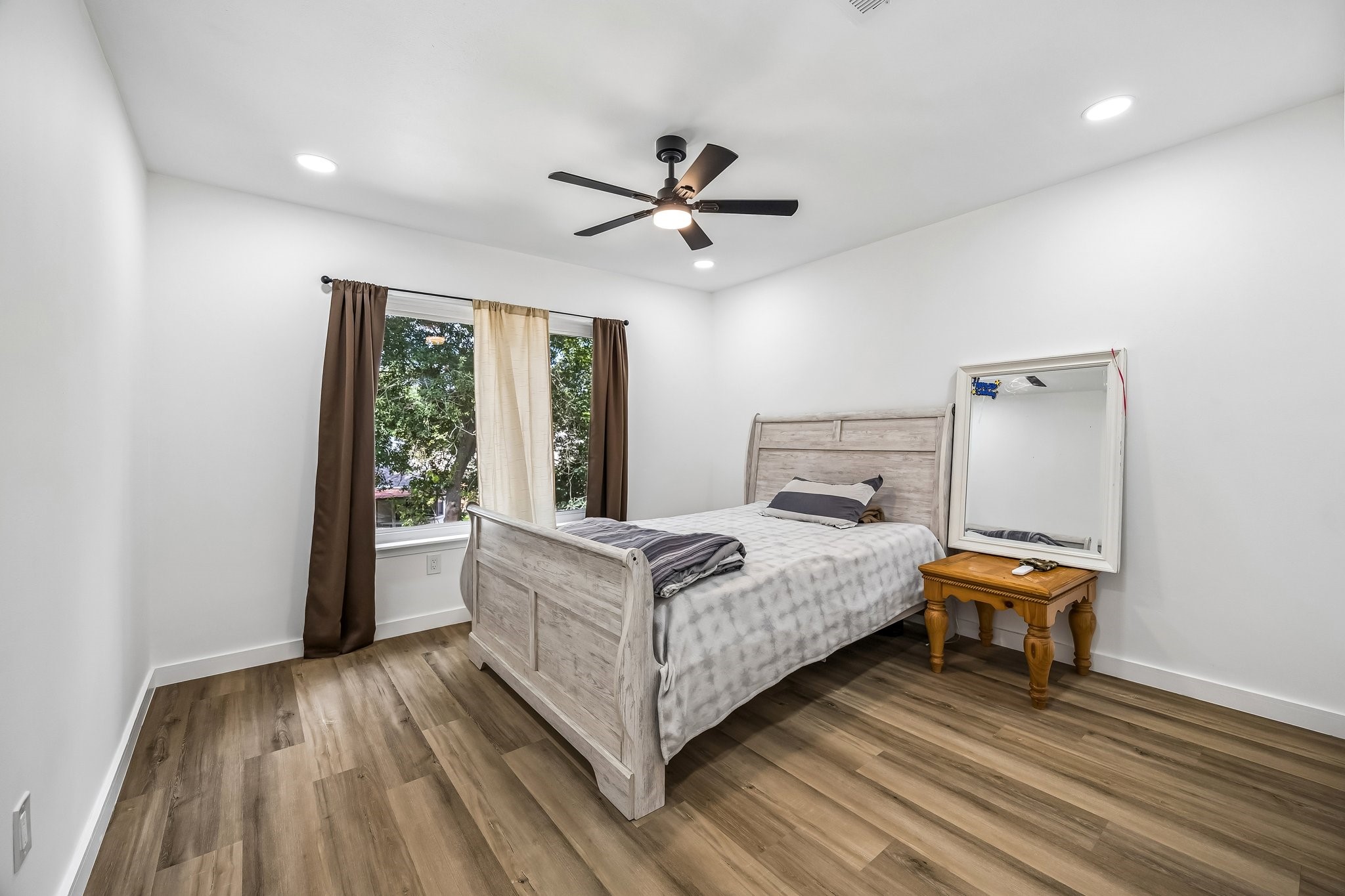 23319 Whispering Willow Drive Spring, TX 77373 - Photo 21 of 31 Secondary bedroom