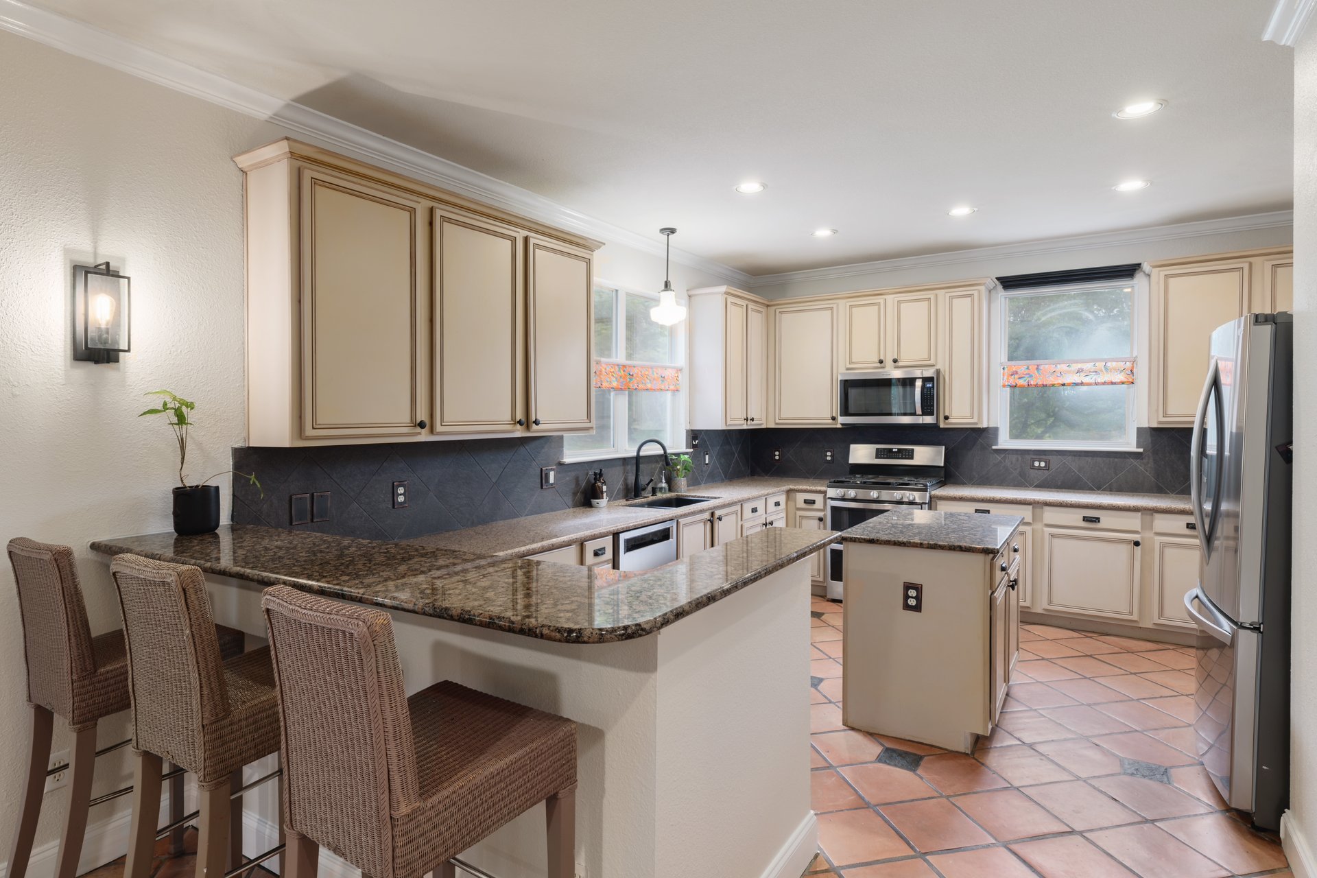 7000 Bending Oak Road Austin, TX 78749 - Photo 5 of 39 a kitchen with a sink window and cabinets