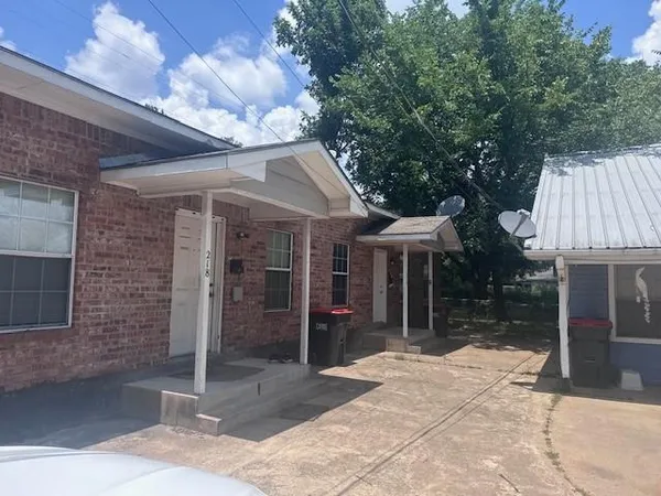 $900 | 210-220 16th Street Southeast, Unit 216, Paris, TX 75460