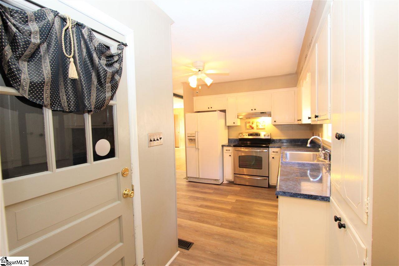 126 Lynn Road Spartanburg, SC 29306 - Photo 8 of 21 Gallery Image 8