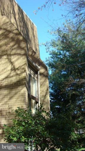 11603 Windbluff Court Reston, VA 20191 - Photo 15 of 22 a view of building