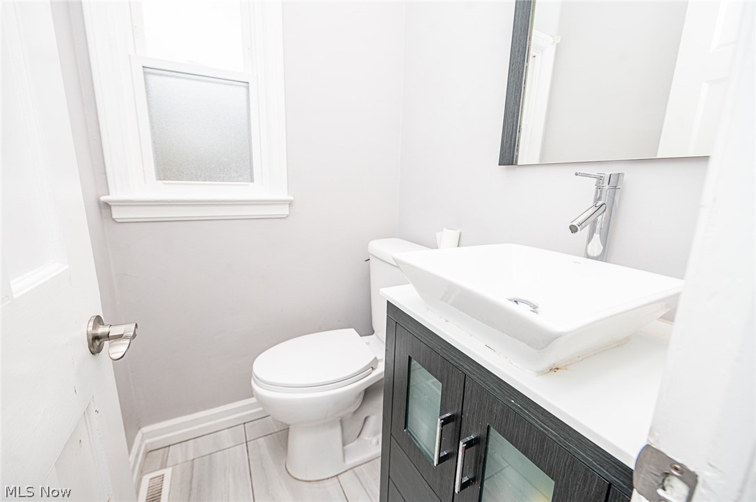 2437 White Road Cleveland, OH 44118 - Photo 11 of 21 Gallery Image 11