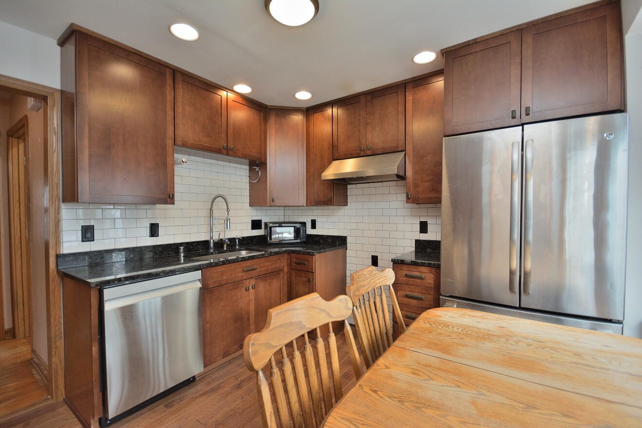 2708 South 45th Street Milwaukee, WI 53219 - Photo 3 of 27 DSC_0082_3061