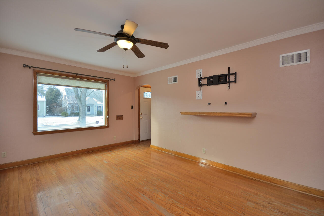 2708 South 45th Street Milwaukee, WI 53219 - Photo 7 of 27 DSC_0075_3054