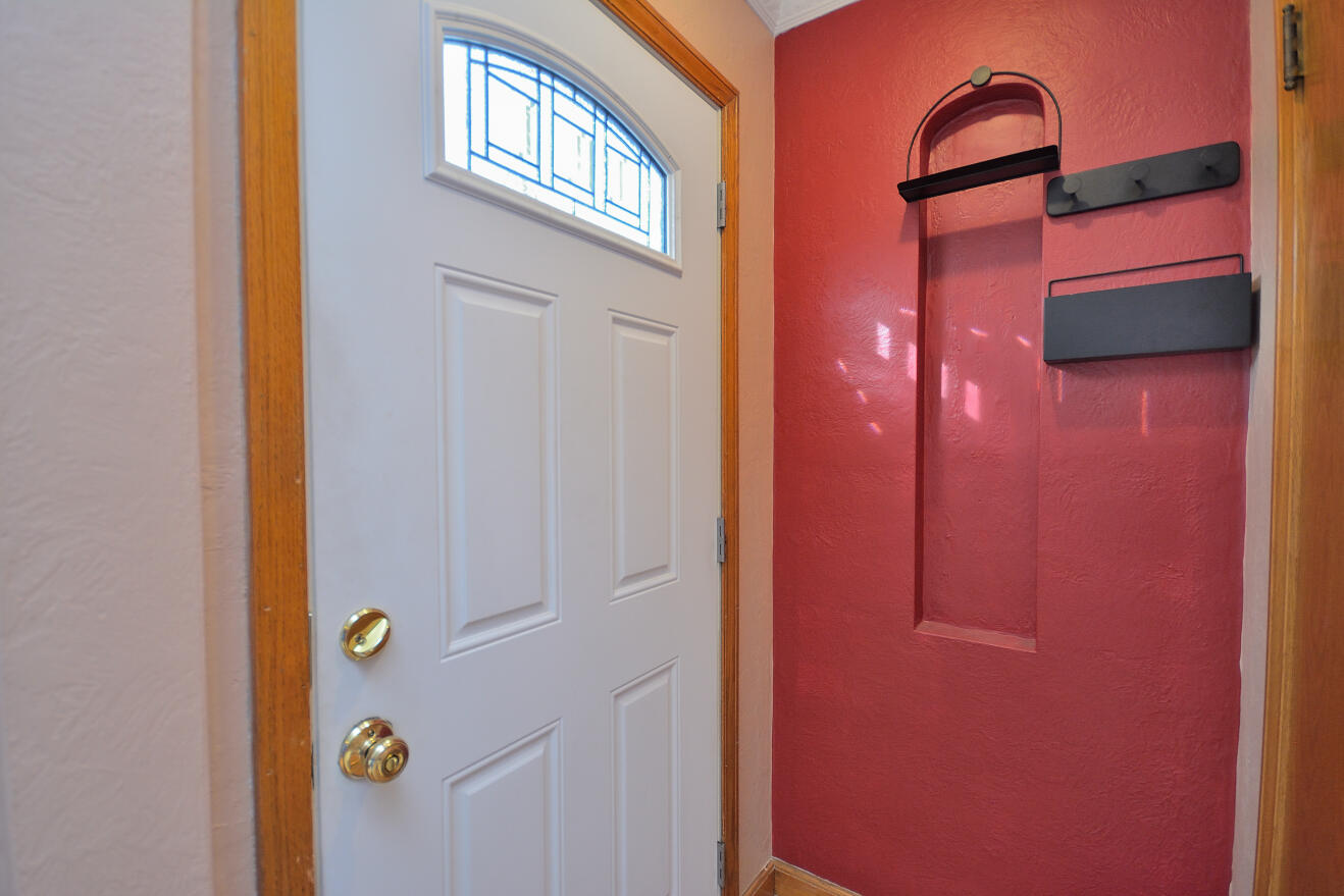 2708 South 45th Street Milwaukee, WI 53219 - Photo 10 of 27 DSC_0070_3049