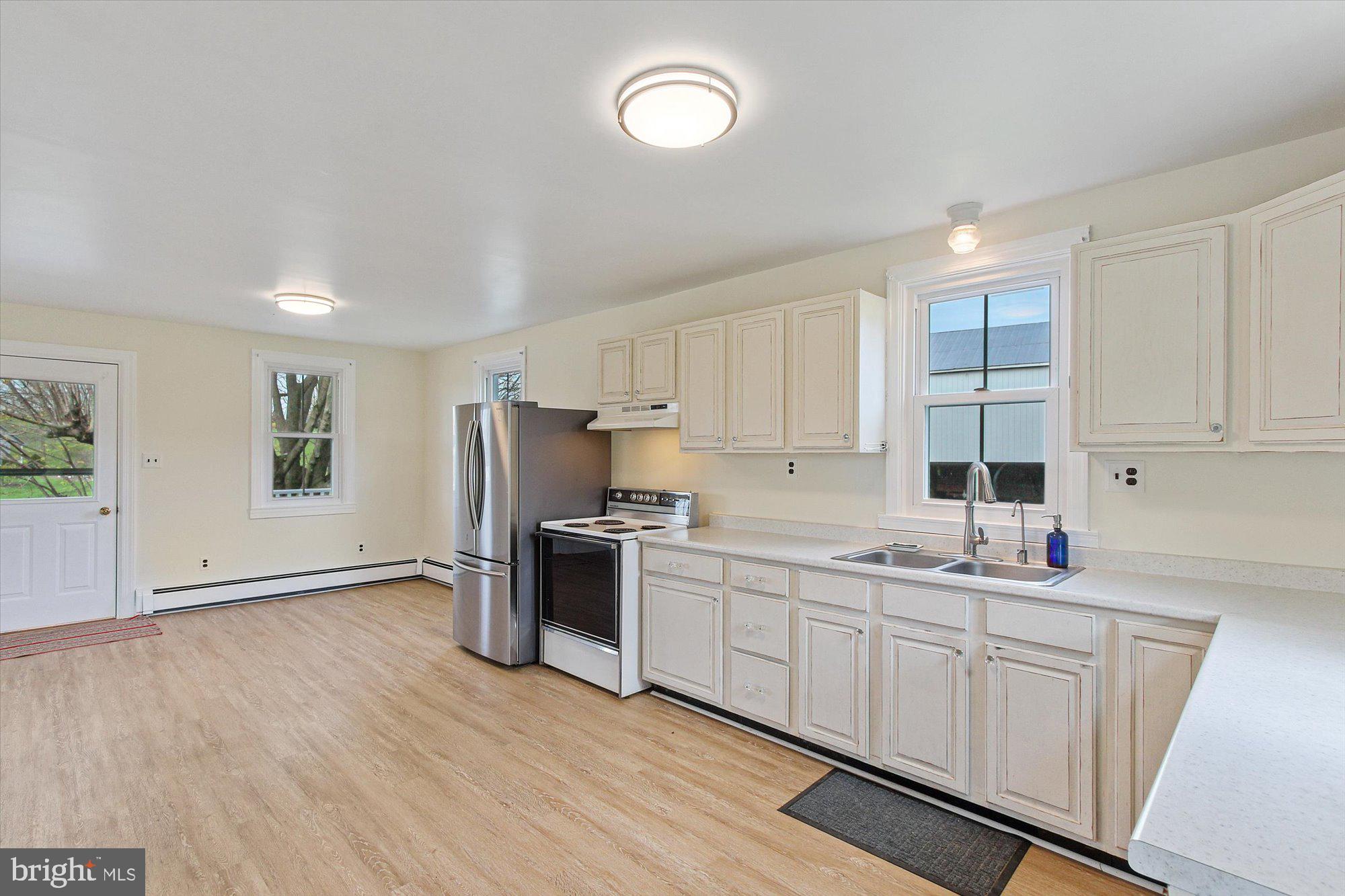 725 Poff Road York, PA 17406 - Photo 17 of 35 spacious kitchen