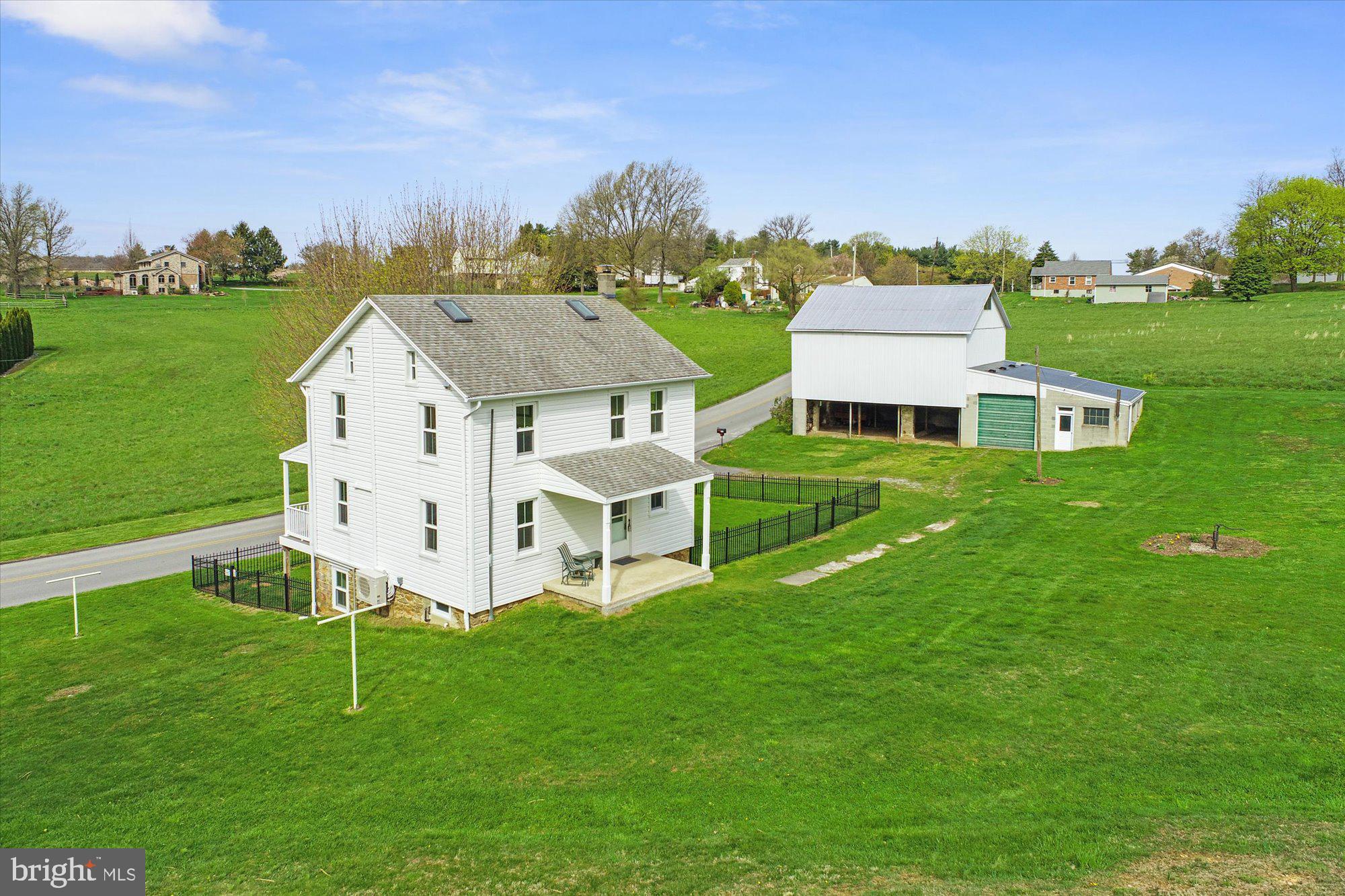 725 Poff Road York, PA 17406 - Photo 3 of 35 Gallery Image 3
