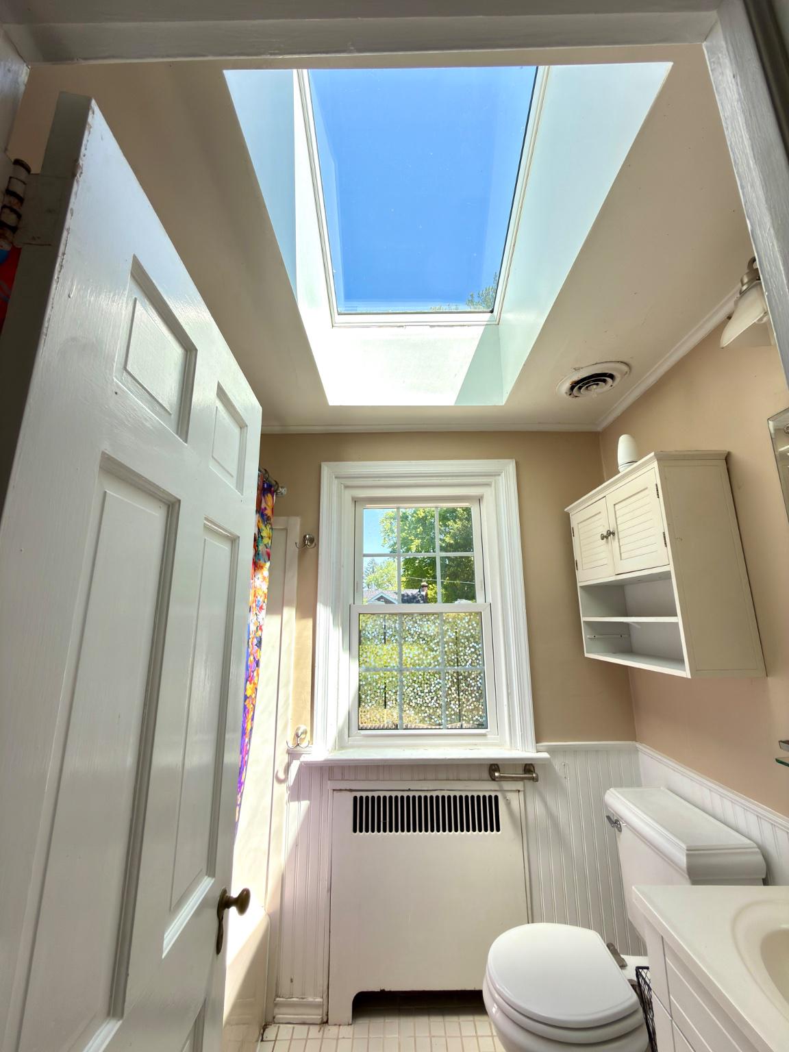 418 East Country Club Lane Wallingford, PA 19086 - Photo 43 of 59 Hall bathroom skylight