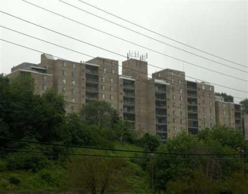 2120 Greentree Road, Unit 302E Pittsburgh, PA 15220 - Photo 1 of 6 Exterior Front.