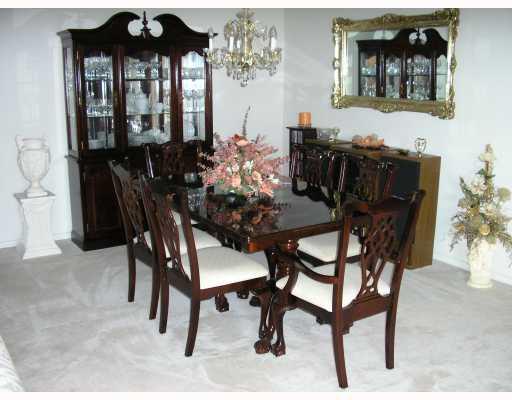 2120 Greentree Road, Unit 302E Pittsburgh, PA 15220 - Photo 3 of 6 Dining Room.